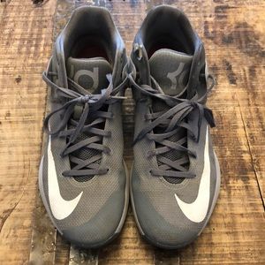 KD Kevin Durant Basketball Shoes Men’s size 101/2